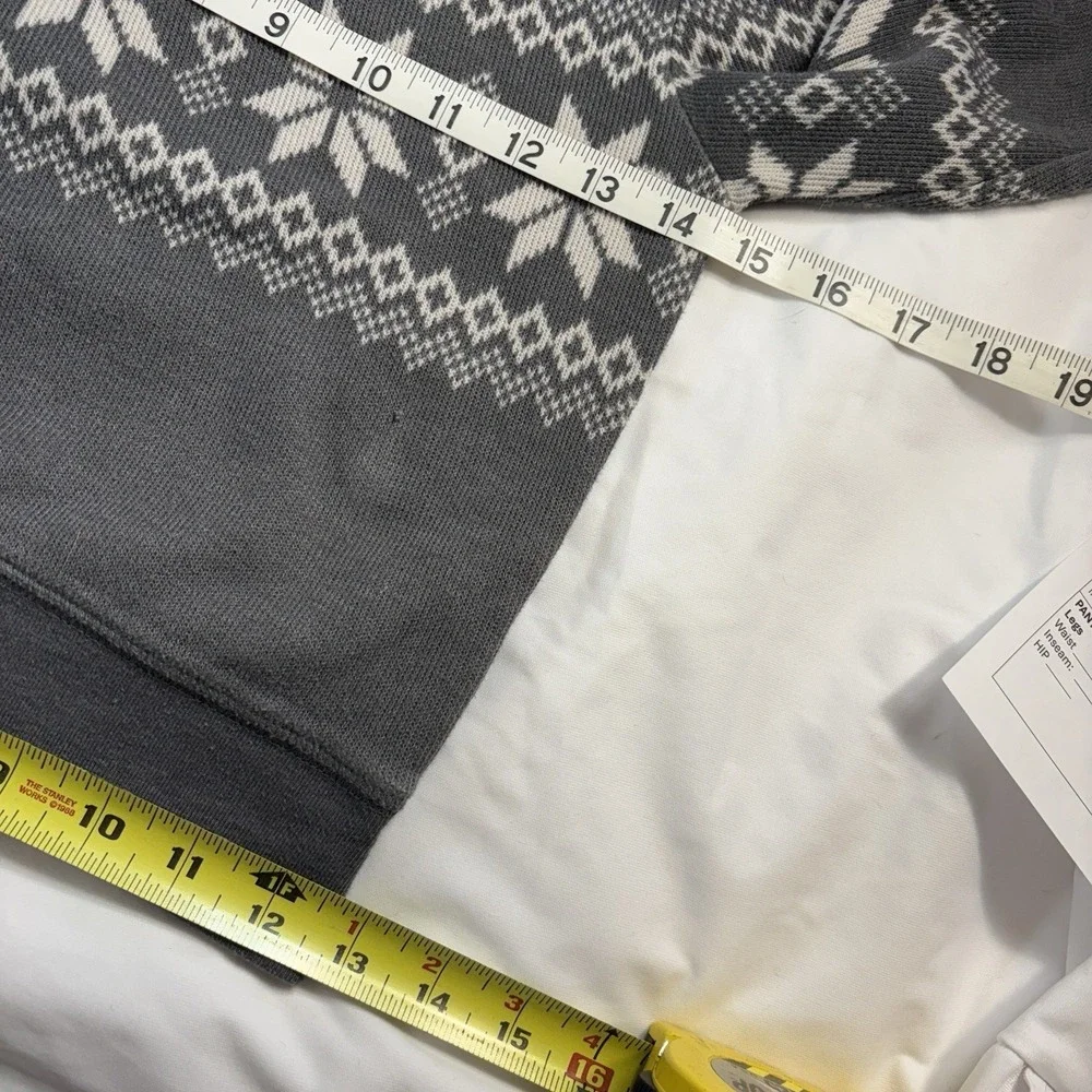 Old Navy Boys XS 5 Sweater Gray Fair Isle Snowflake Holiday Winter Pullover Knit